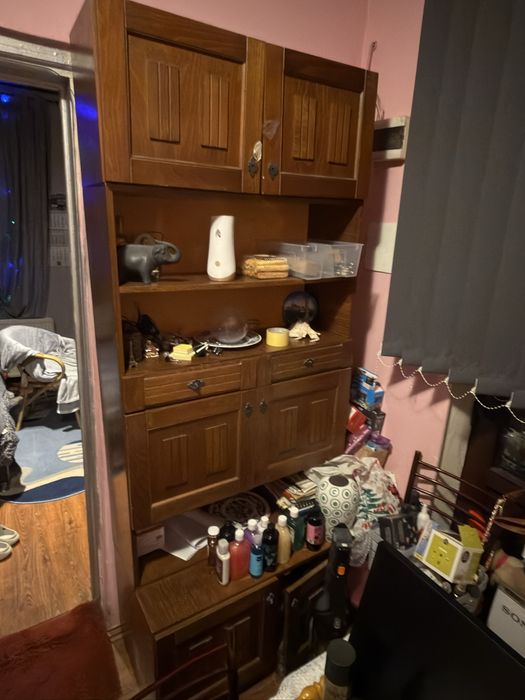 Vand mobilier vechi lemn masiv