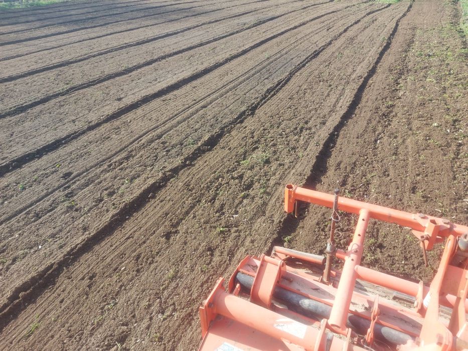 Услуги с  малък трактор