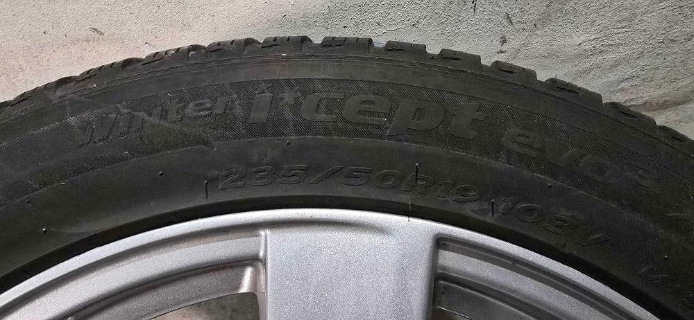 Джанти Alutec 7.5x19 5x114.3 67.1 със зимни гуми Hankook 235/50R19