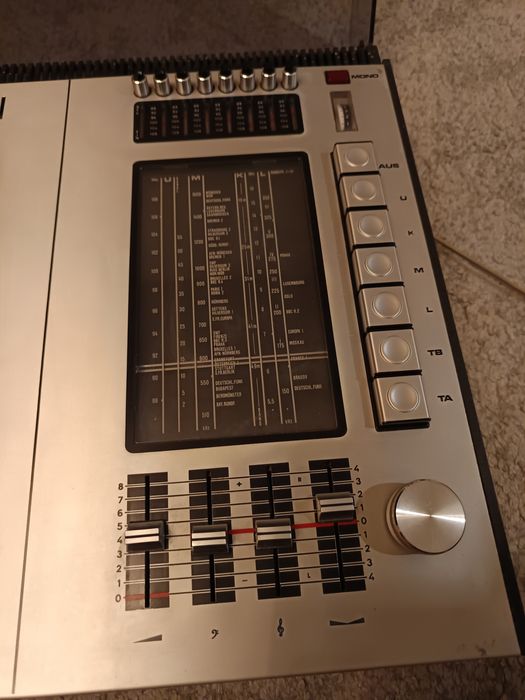 Грамофон GRUNDIG Studio 2000 hi fi