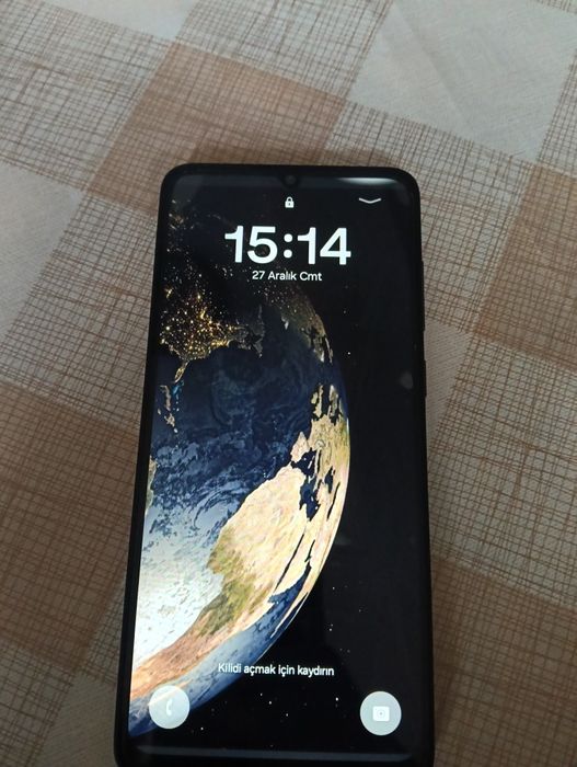 Продавам телефон Samsung A05 64 gb телефона е топ състояние