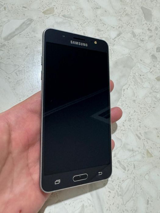 Продам 2х сим сотовый телефон Samsung J5