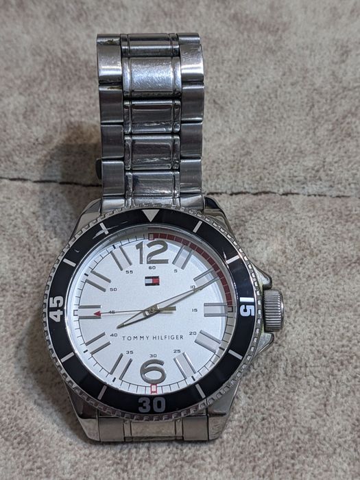 Tommy Hilfiger часы оригинал кварцевые