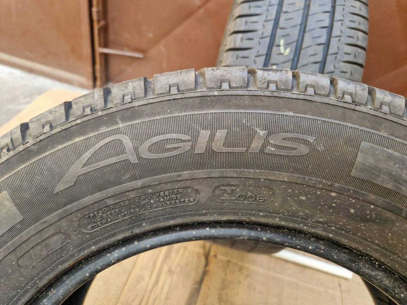 2 Michelin R16C 225/65
летни бусови гуми
DOT0618