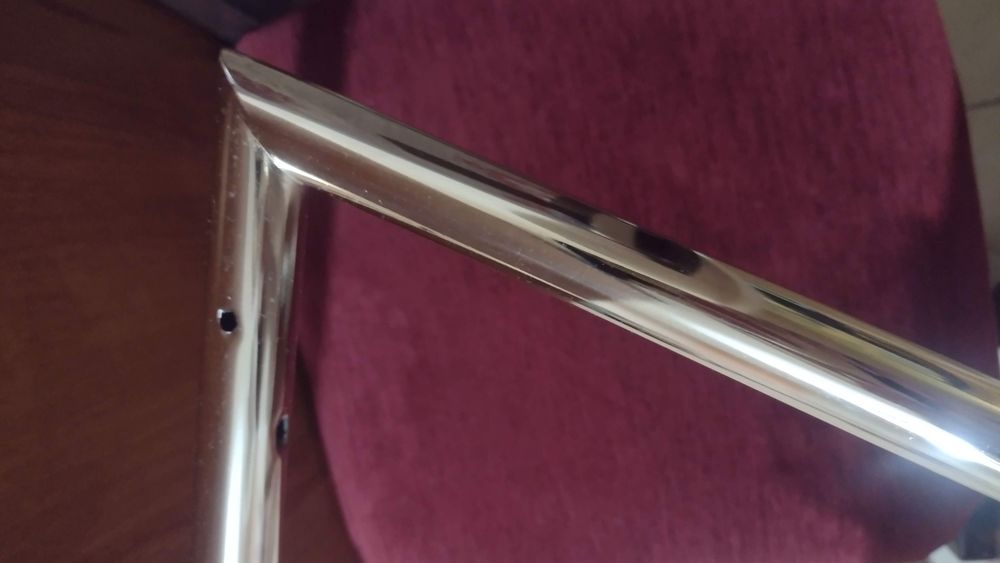 Нова Масичка метална, ,"злато ",със стъклен плот за стена ,един крак