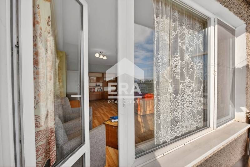 Двустаен, ексклузивен, панорамен апартамент за продажба, с отделна кух