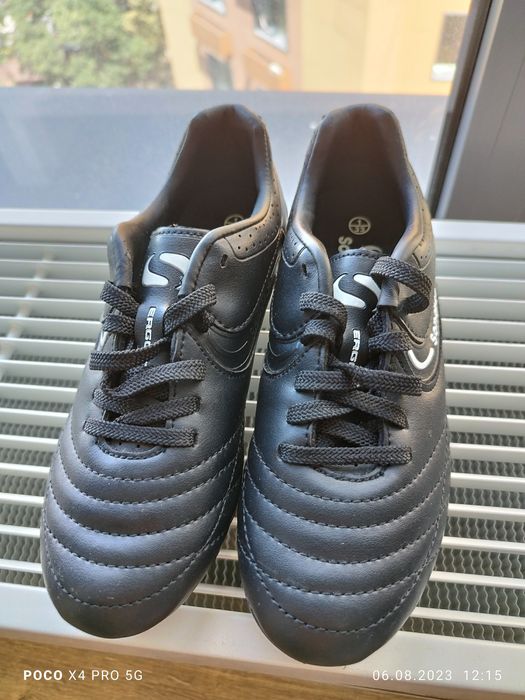 Футбольные бутсы