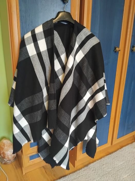 Дамско зимно пончо от топъл плат стилно