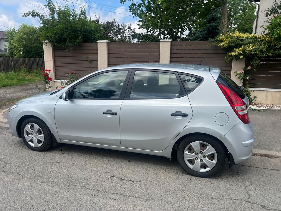 Hyundai i30 , an 2010,benzina, 197000 km reali