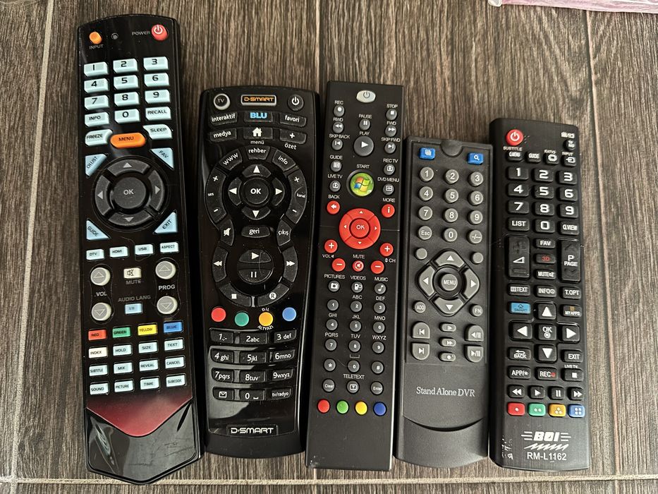 Продам оригинальные пульты для техники все на фото цены по запросу