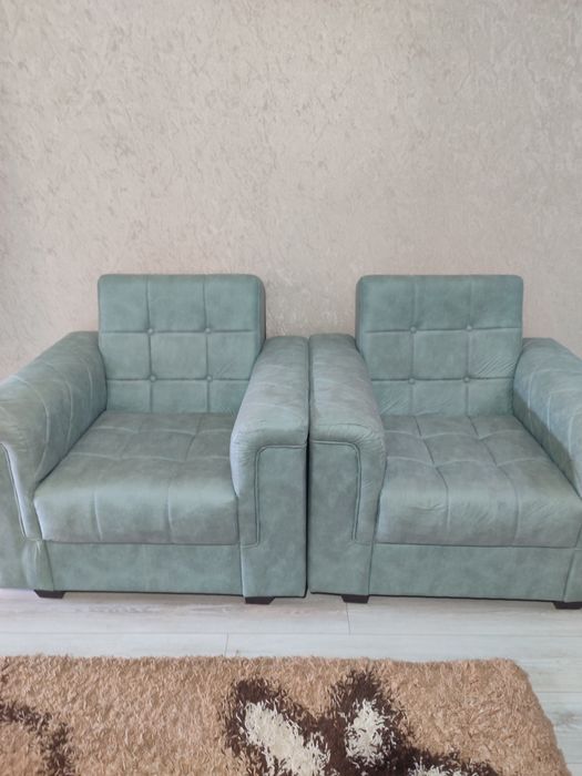 Продаётся диван и два кресла