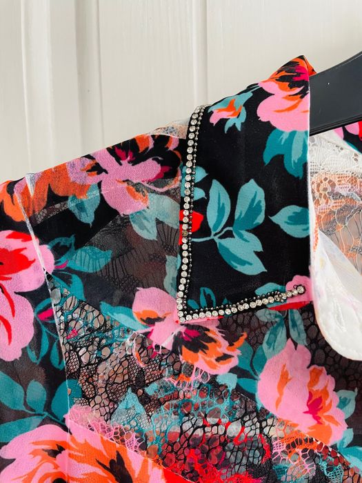 Риза на Guess с флорални мотиви