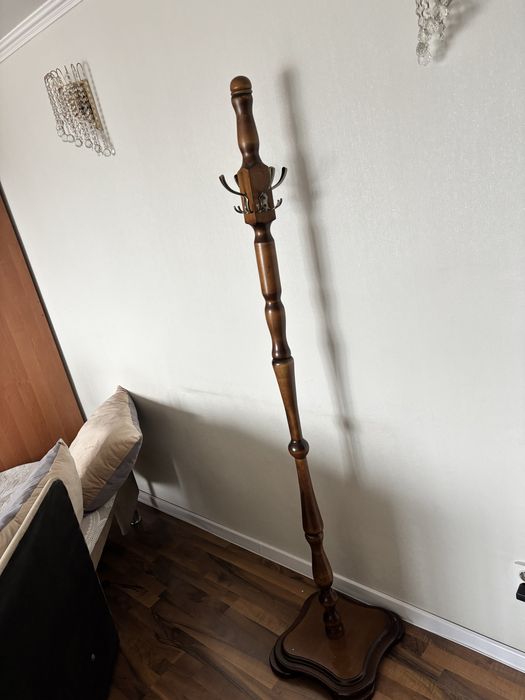 Продам деревяную вешалку