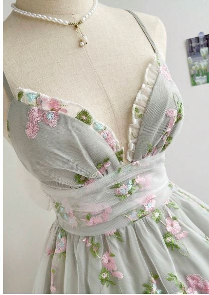 Рокля с тюл и дантела, нова с етикет