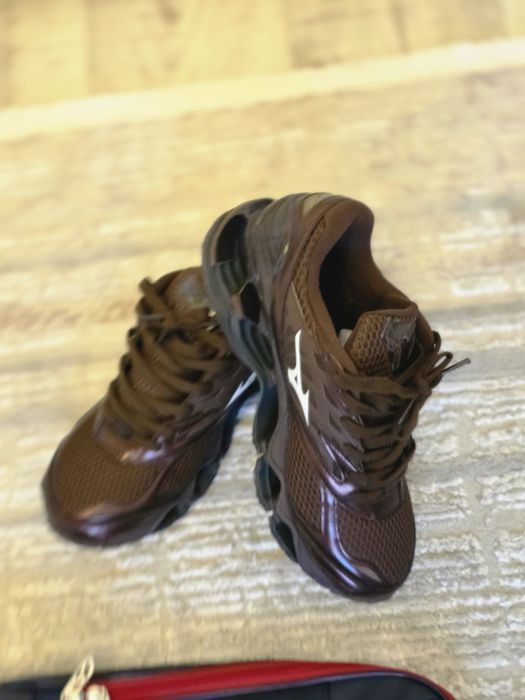 Mizuno кроссовки новые