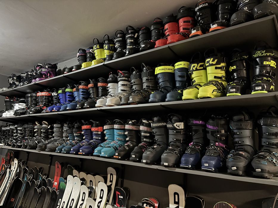 Echipamente schi noi si second Hand