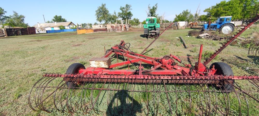 Продам 2 трактора Т40 и косилку с граблями