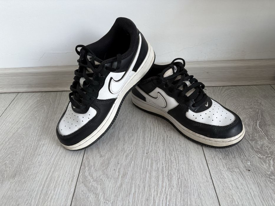 Adidasi tenisi Nike Air Force 1 Low