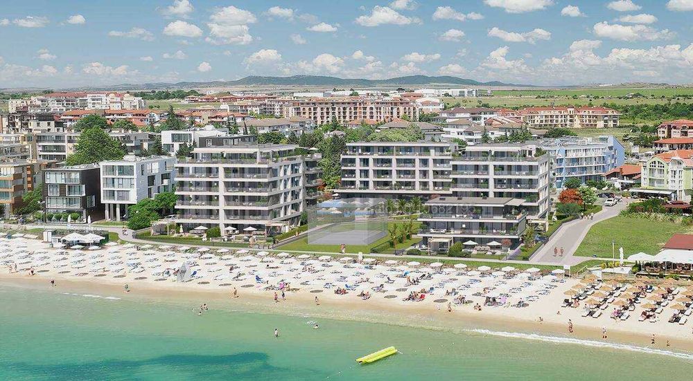 Двустаен апартамент на първа линия