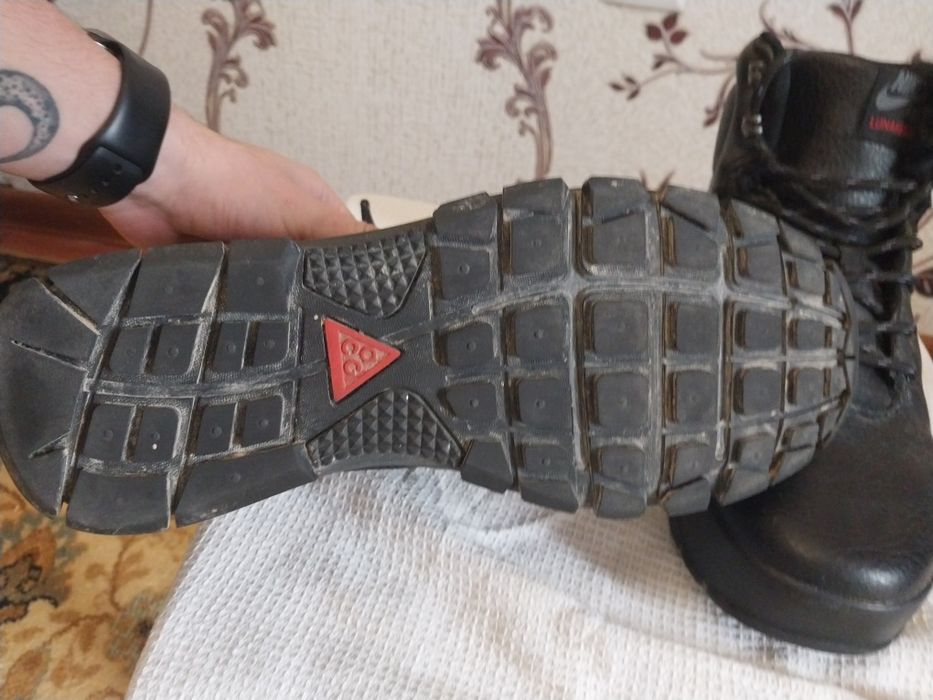 Продаю ботинки с мехом найк