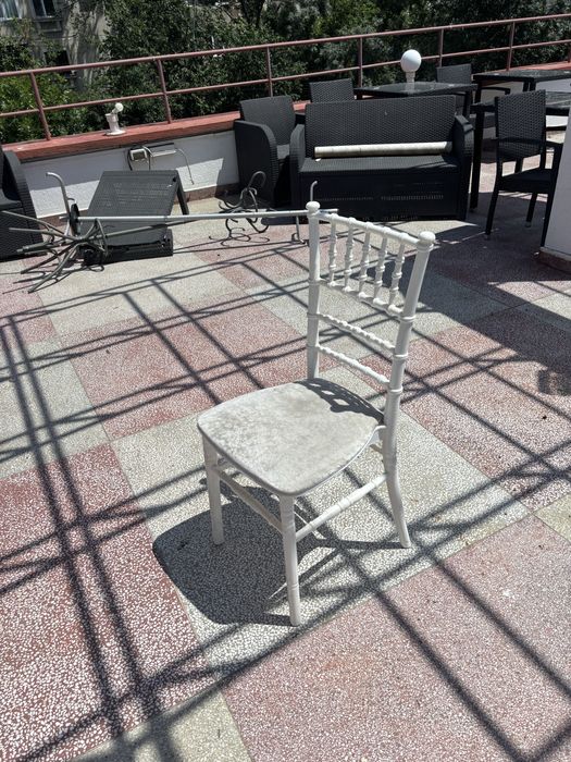 Mese si scaune horeca. Se vand la pachet . 40 lei scaunul si 250 mesele