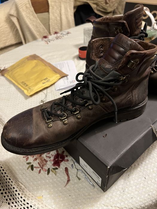 Ghete din piele foarte Uzate