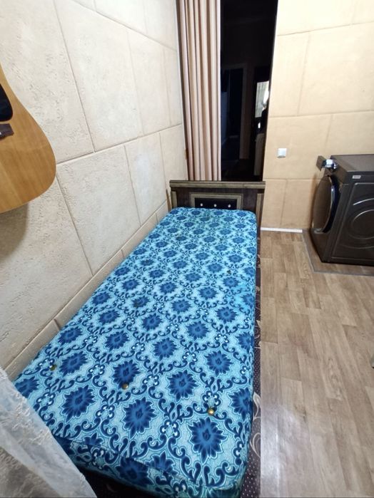 Продается Матрас с кроватью.