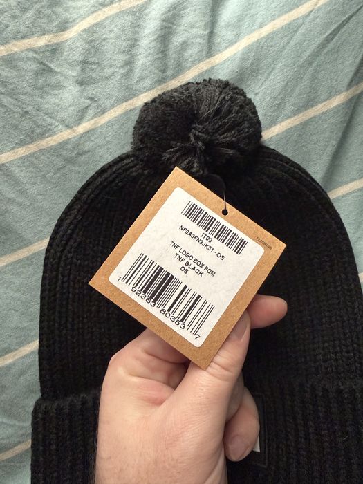 The North Face TNF Logo Box Pom caciula cu ciucure culoare negru noua