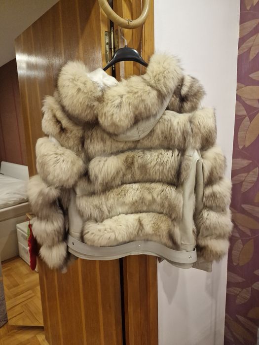 Haina blana naturala nu este turceasca.Adusa din Danemarca ,gluga piel