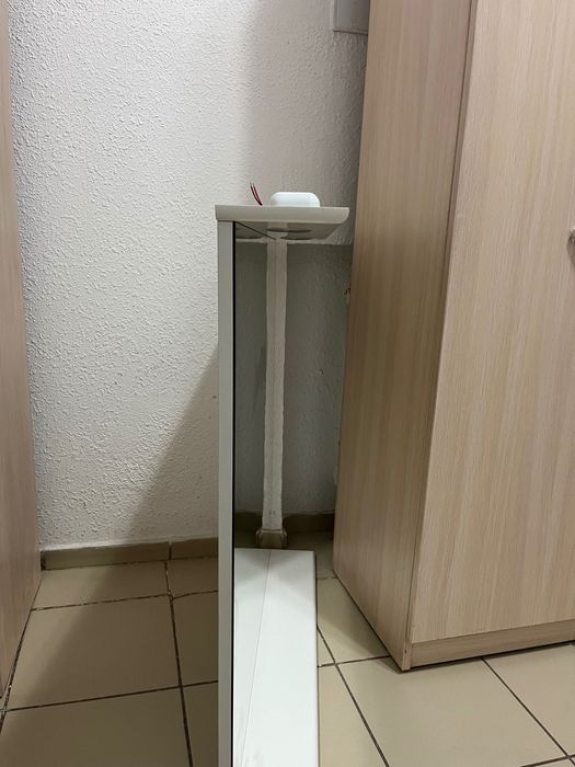 Шкафчик , стол и зеркало