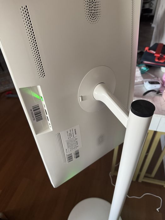 Планшет на стойке. 24 диагональ.