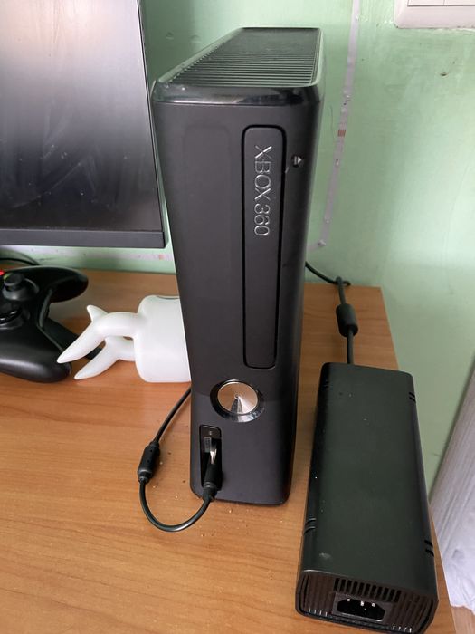 Xbox 360 modat cu kinect