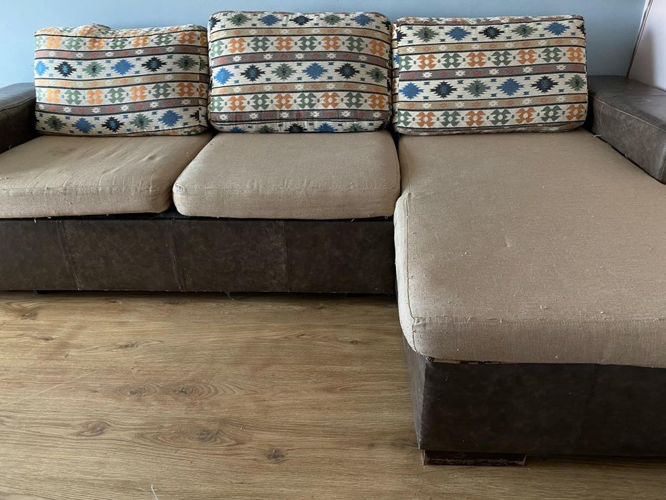 Диван с лежанка ,кожа