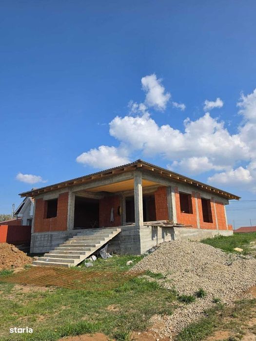 Casă la roșu în localitatea Cheriu