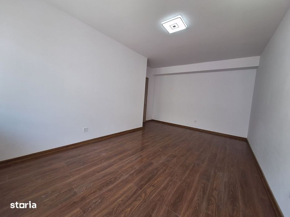 Apartament cu 3 camere, 55 mp, balcon, zona Terra