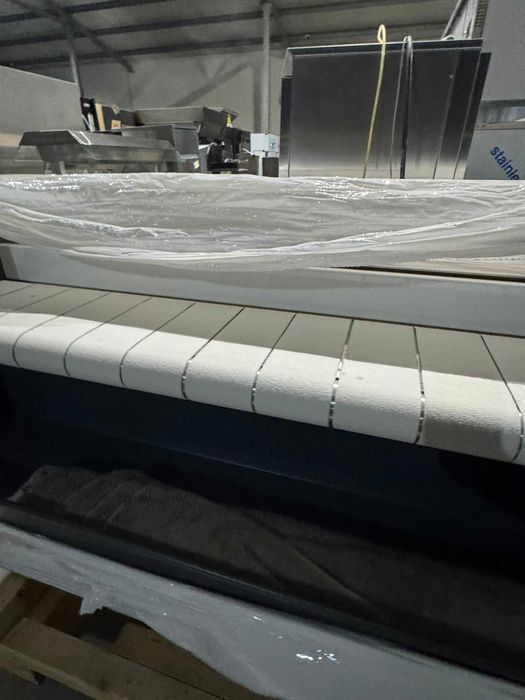 Професионален Каландър Miele 2025 г Чисто нов!