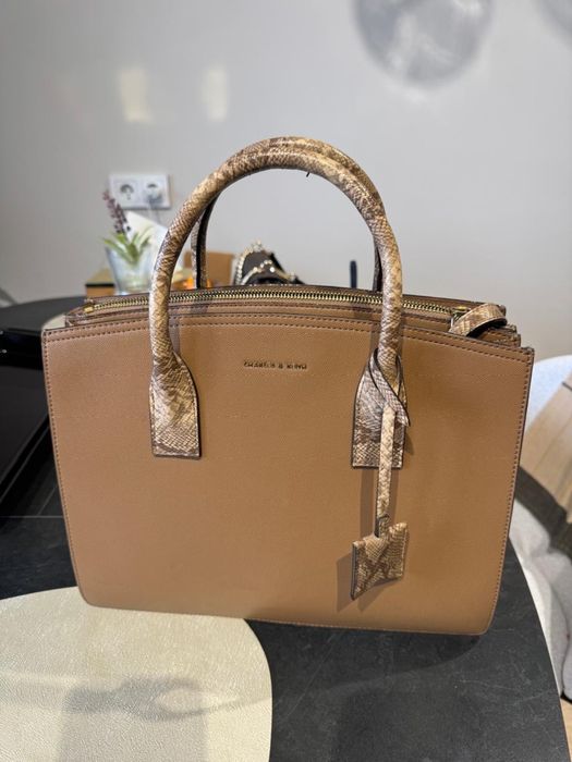 Продам сумку Charles&Keith