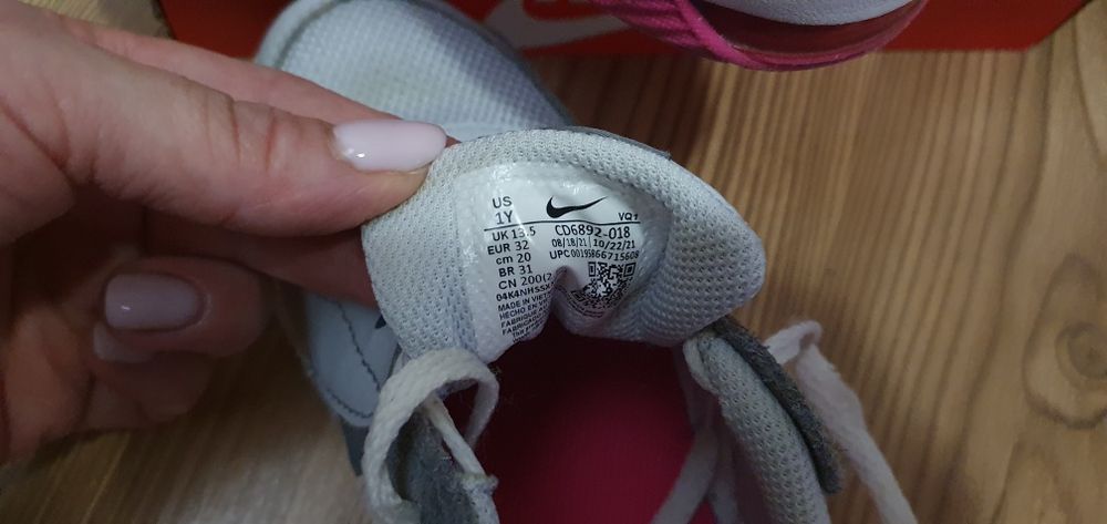 Adidasi Nike air max  32