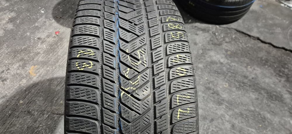 285 40 22 O bucata pirelli iarnă