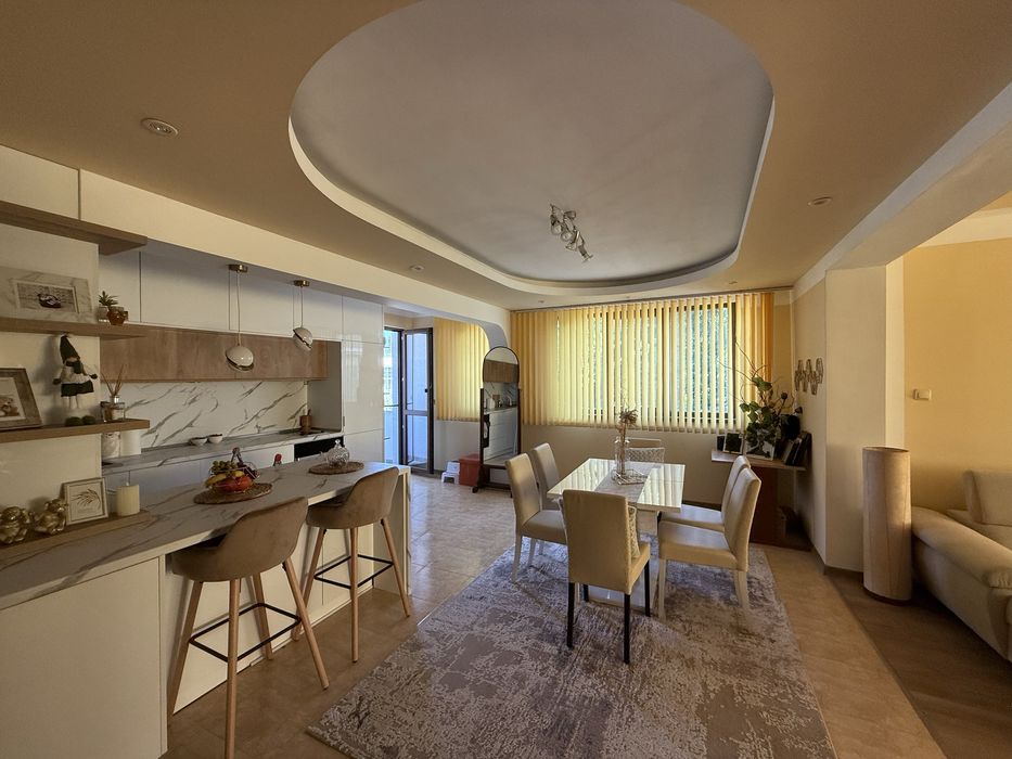 Продава се Четиристаен апартамент в Стара Загора, Македонски - 140 кв.м за 1130 €/кв.м - Снимка #1