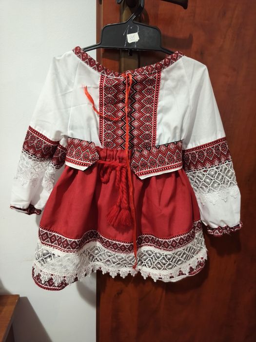 Costum popular fetiță