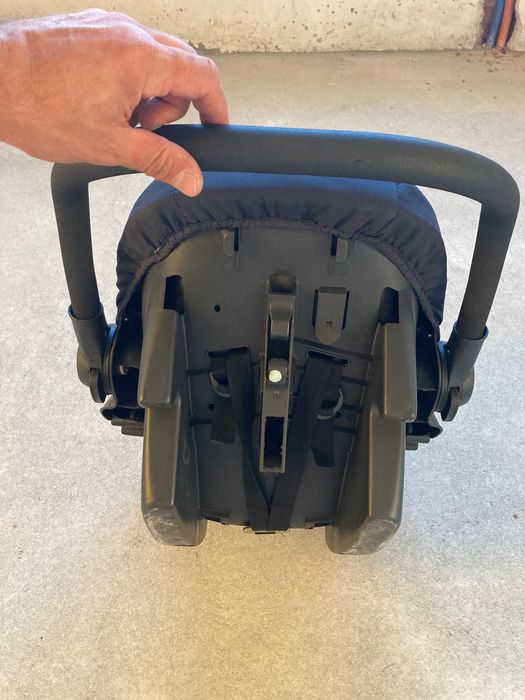 Столче за кола и пренос на бебе