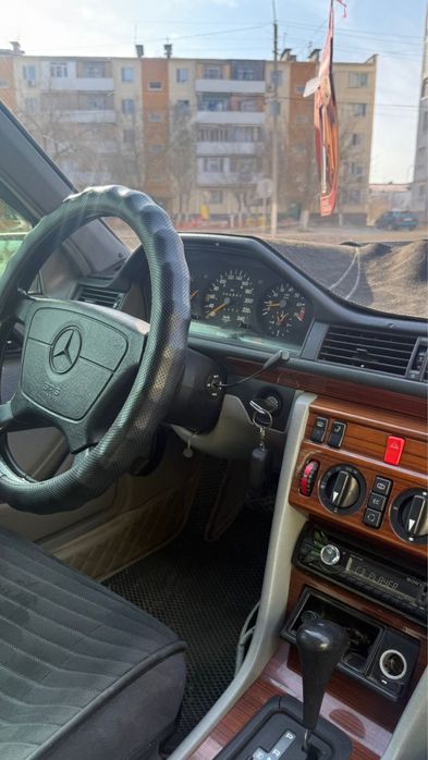 Продам легендарную Мерс 124