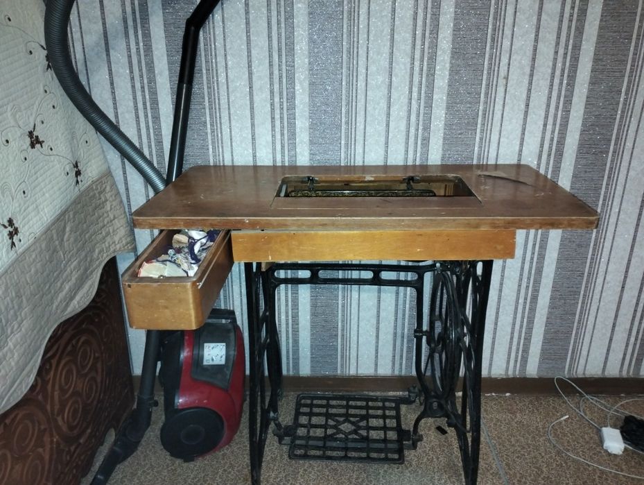 Продам старую швейную машинку