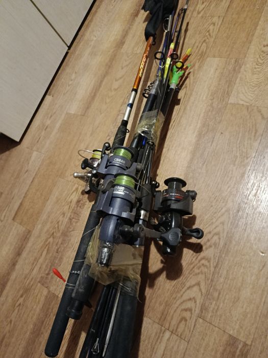 Спининги и удочки. Продам всем комплектом