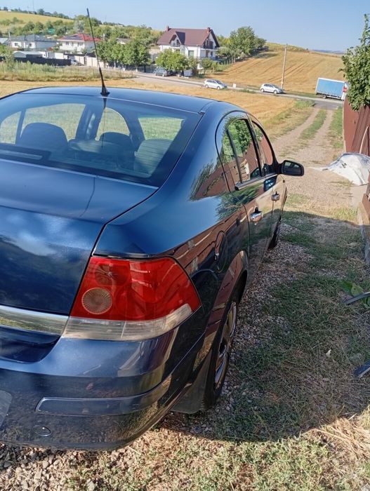 Vând Opel astrasedan