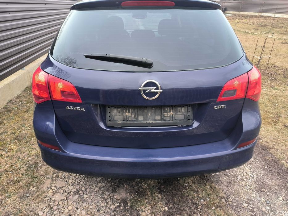 dezmembrez piese auto opel astra j 1.7 cdti A17DTR culoare Z 20Z