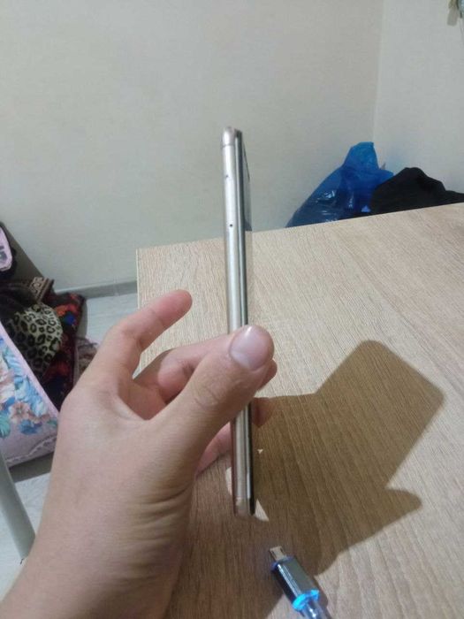 redmi 5 plus  32 talik ideal kelishtirib beriladi