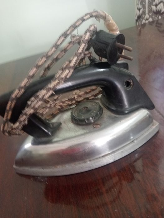 Продается утюг советского качества!