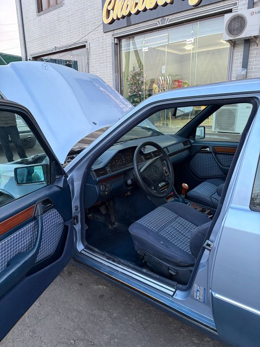 Mercedes Benz w124 E200